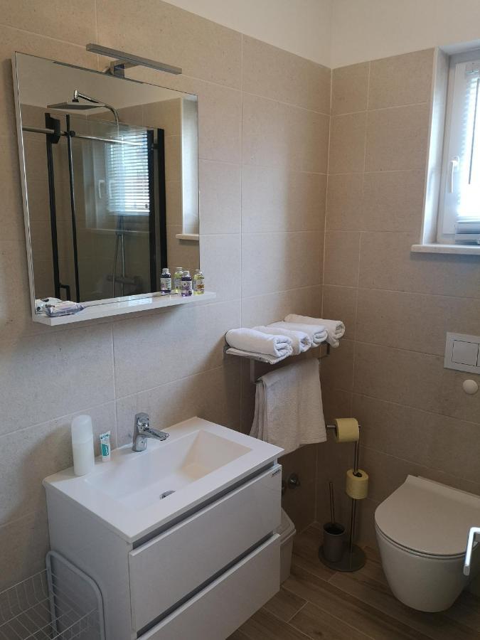 Apartment Nada 2 Malinska Esterno foto